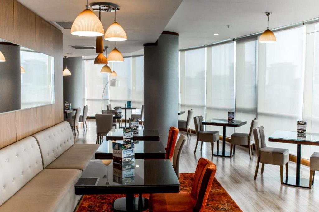 Parkside Hotel and Apartments